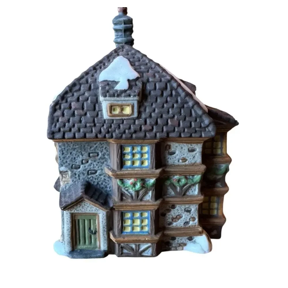 Dept 56 Sir John Falstaff Inn Ornament 1995 Dickens Village Heritage